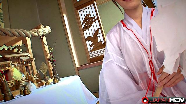Kimono Lady Anna Kirishima is a real japanese beauty