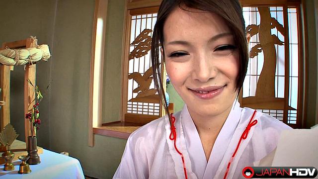 Kimono Lady Anna Kirishima is a real japanese beauty