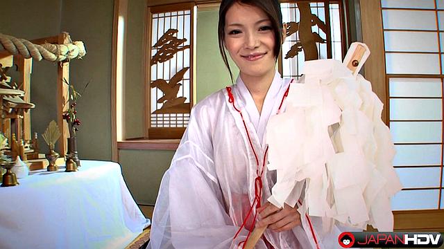 Kimono Lady Anna Kirishima is a real japanese beauty