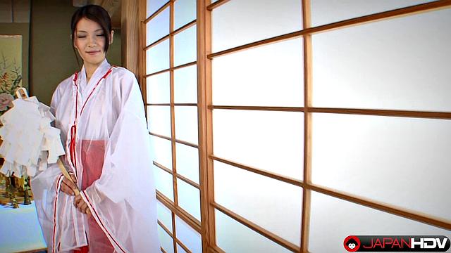 Kimono Lady Anna Kirishima is a real japanese beauty