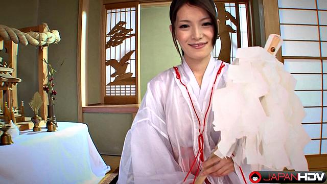Kimono Lady Anna Kirishima is a real japanese beauty