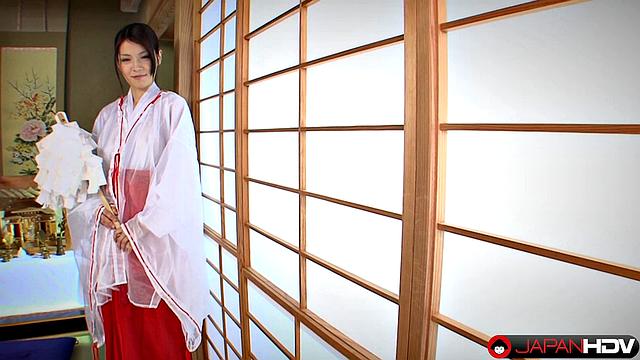Kimono Lady Anna Kirishima is a real japanese beauty