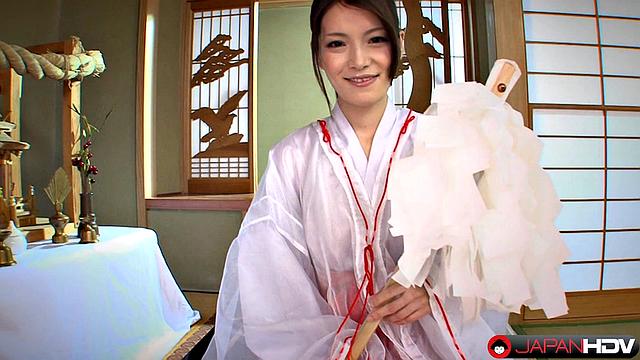 Kimono Lady Anna Kirishima is a real japanese beauty