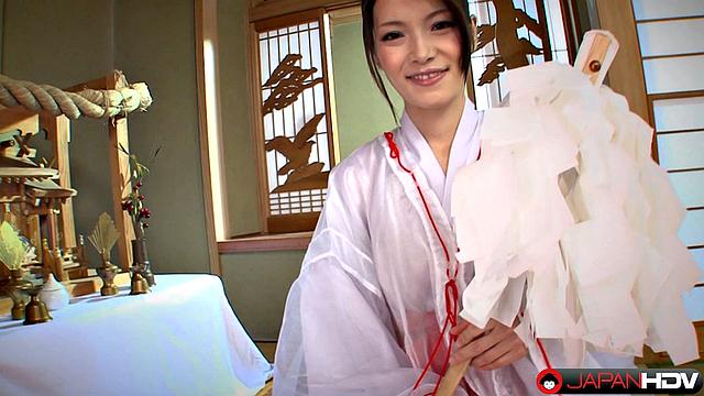 Kimono Lady Anna Kirishima is a real japanese beauty