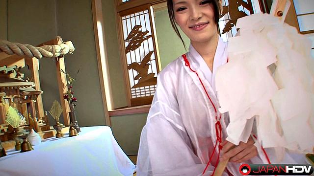 Kimono Lady Anna Kirishima is a real japanese beauty