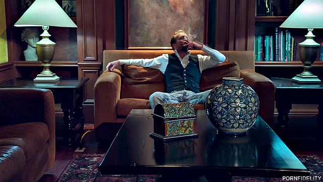 Келли Мэдисон соблазняет Райана в библиотеке и глотает сперму