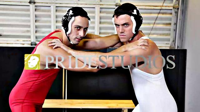 два качка жарят своего соседа по комнате