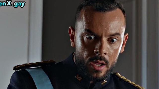 Смотри, как мужественный солдат трахается с твингом без гондона после ужина