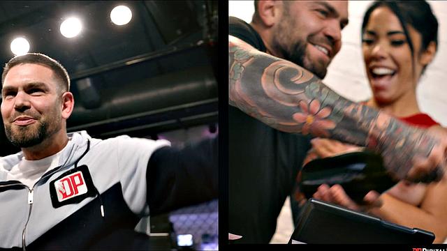 две ринг-герл соблазняют тренера прямо на ринге