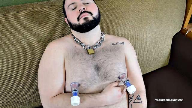 Дин Гейдж дрочит и трахается машиной, кончает мощно