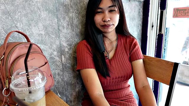 Азиатская тинейджерка с большими сиськами сосёт и трахается