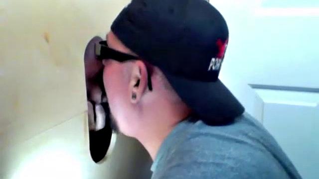 Lunchtime Gloryhole Cock Sucking