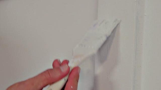 JMac paints Alexis' face