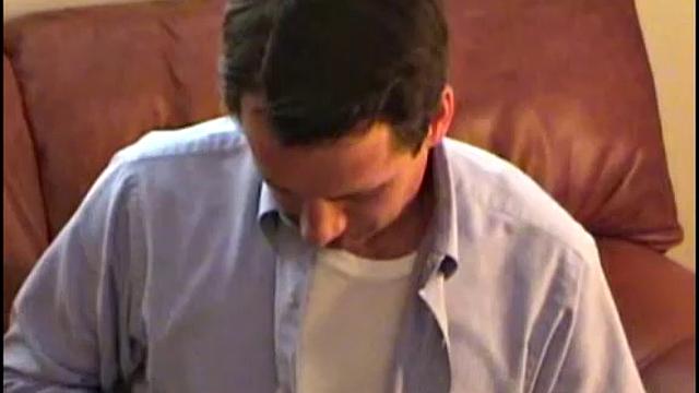 Дэвид заводит телом, но его женственные движения сбивают с толку