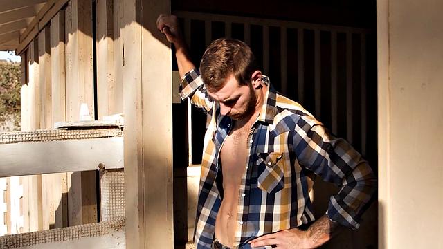 Ripped stud jerking while barebacked by bearded farmer