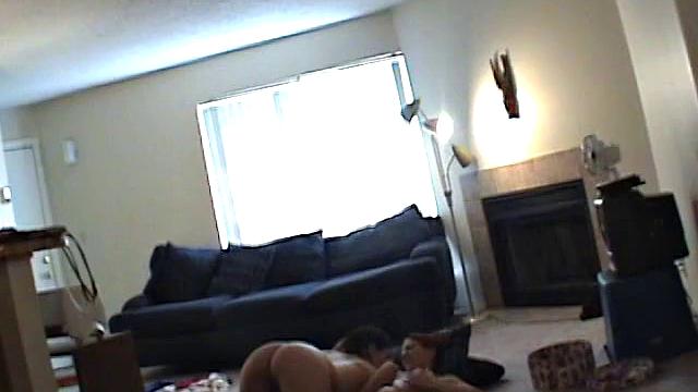 девушка вместо шоппинга устраивает лесбийский переполох под скрытой камерой