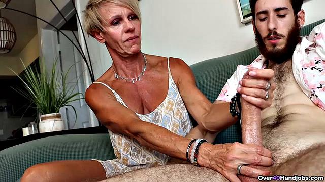 Fit MILF Anzee Starr Is the Best Stepmom