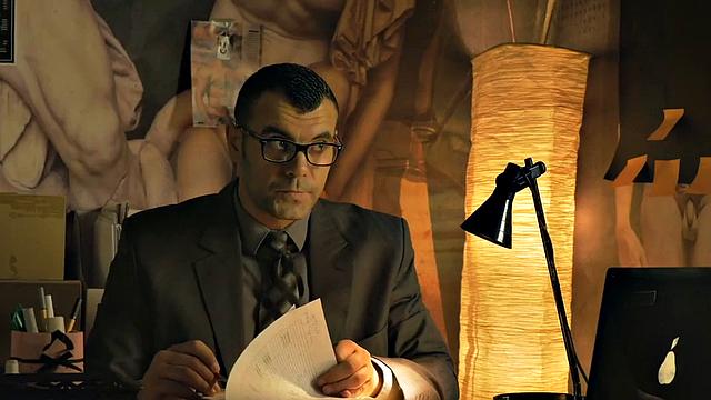 Black lez secretary pussyfingered at work by white babe