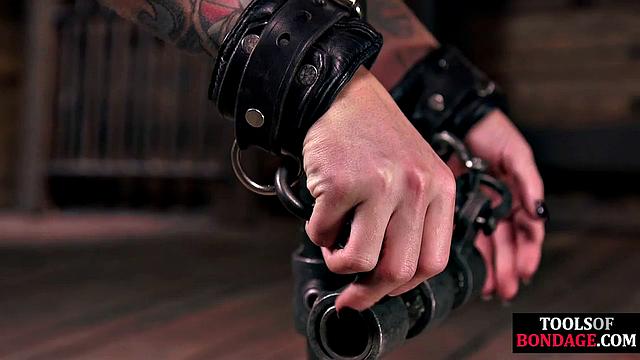 Big ass tattooed babe pussytoyed hard