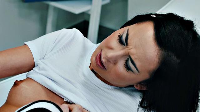 Blackhair eurobabe banged after orally pleased and blowjob