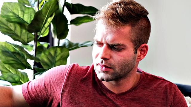 christy sparks соблазняет парня своей сестры между делом