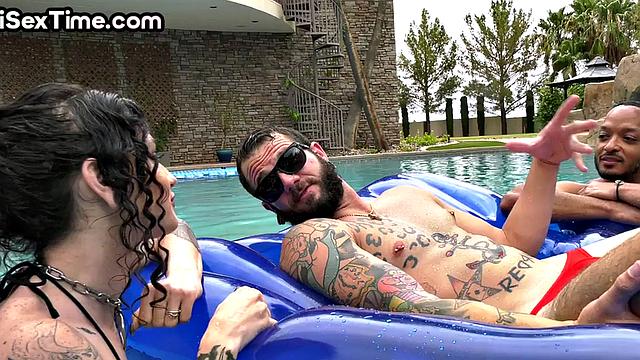 Bisex tattooed babe fucked in outdoor 3some by pool