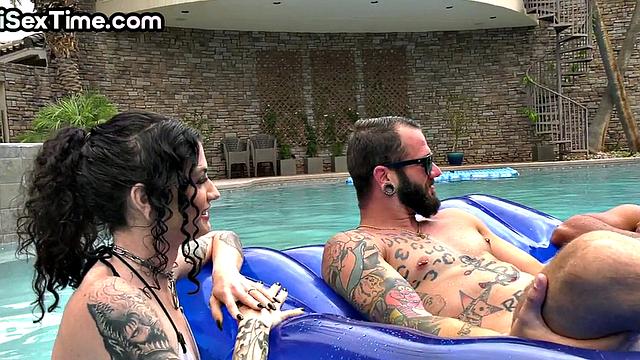 Bisex tattooed babe fucked in outdoor 3some by pool