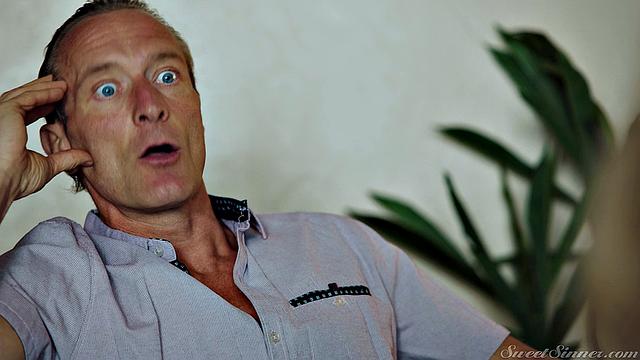 Блондинка в свадебном платье изменяет с большим членом, страстный секс и глубокий минет в спальне с Clarke Kent и Haley Reed.