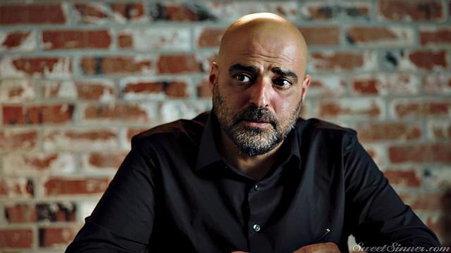 Блондинка в свадебном платье изменяет с большим членом, страстный секс и глубокий минет в спальне с Clarke Kent и Haley Reed.