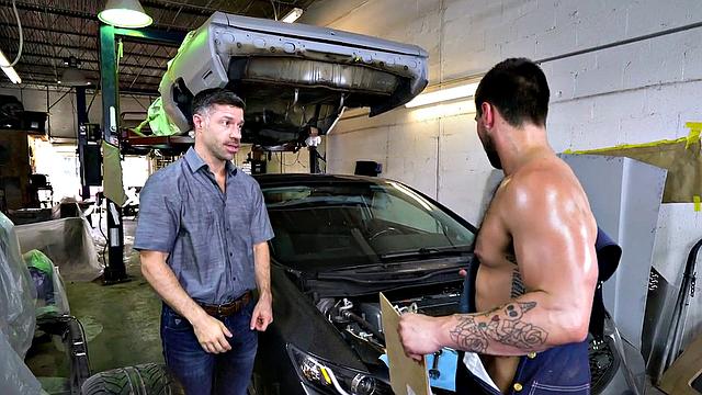 Tattooed stud in the ass fucks muscular nympho in a bareback garage doggystyle