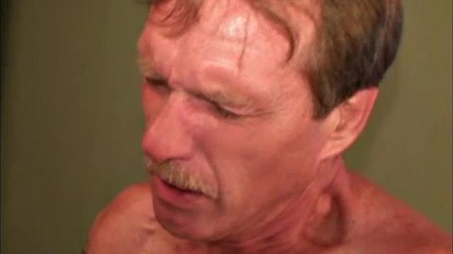 страстный минет и жёсткий трах между зрелыми парнями дэвидом и эдом