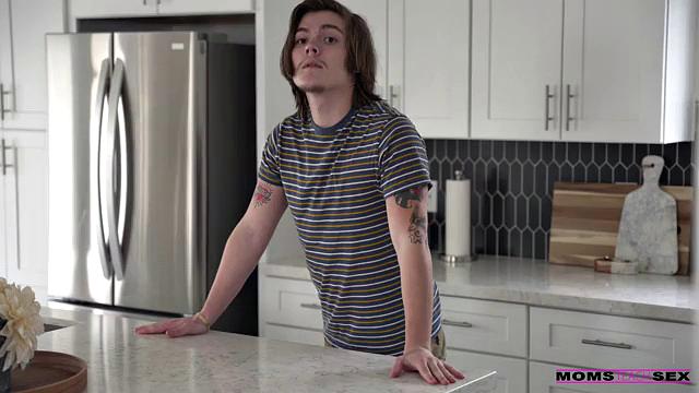 Stepmom Helps Sharpen My Game - S19:E9