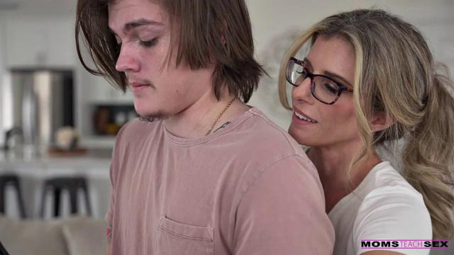 Stepmom Helps Sharpen My Game - S19:E9