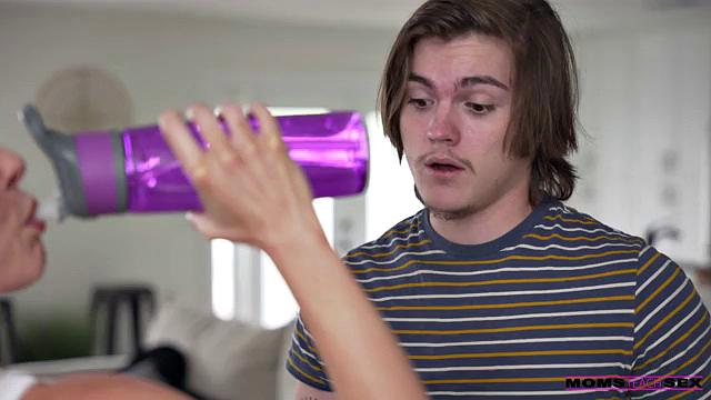 Stepmom Helps Sharpen My Game - S19:E9