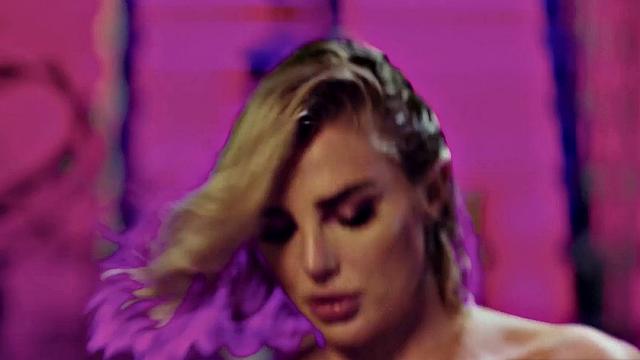 Blonde Babe Seduces, Gets Fucked, Squirts N Shake