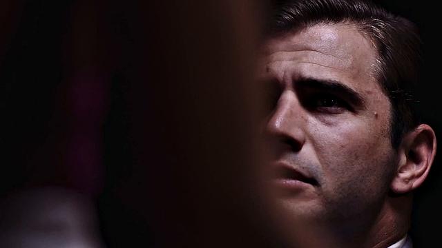 блондинка устроила фонтан на кровати, парень задумался о стирке