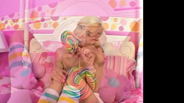 Лил Лекси не сдерживается - оргазм с леденцом в киске