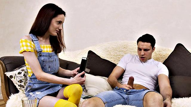 SISPORN. Guy manages to lure kinky stepsister into affair