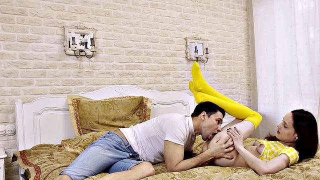 SISPORN. Guy manages to lure kinky stepsister into affair