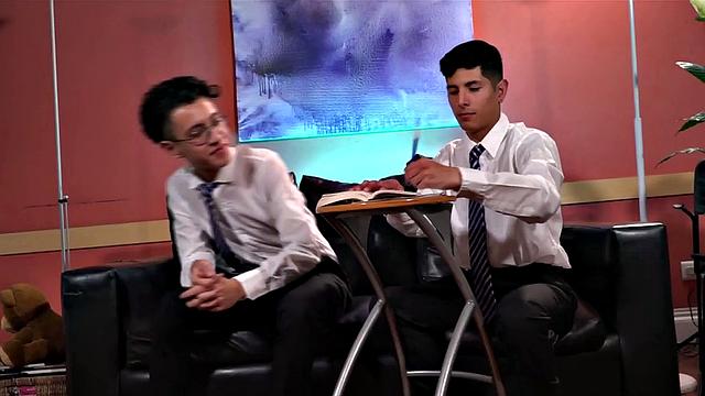 will трахается с anibal без гондона и по полной