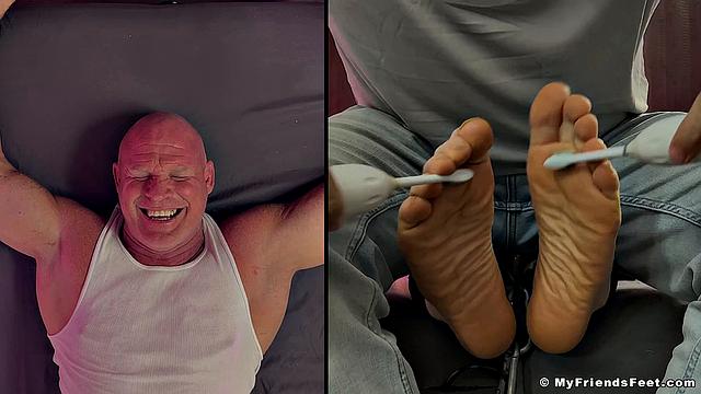 Dev Tickled Pink - в главной роли Dev