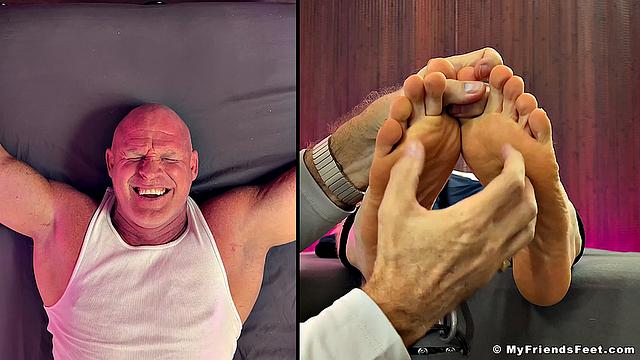 Dev Tickled Pink - в главной роли Dev