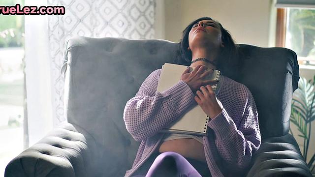 Stunning Ebony Lesbian Straponned