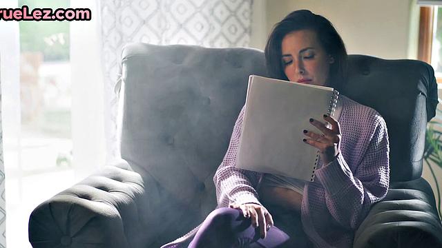 Stunning Ebony Lesbian Straponned