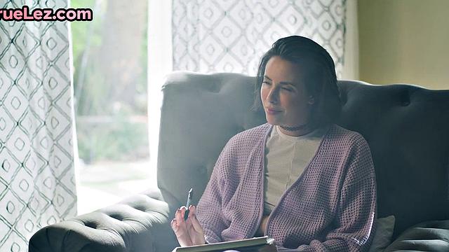 Stunning Ebony Lesbian Straponned