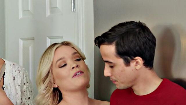 Short guy pussylicking bigtitted MILF at dinner