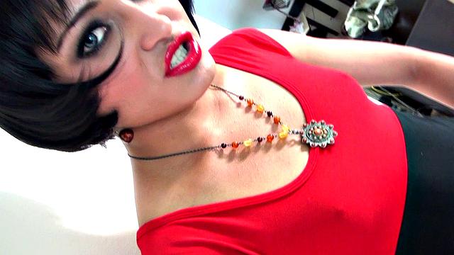 Keira Verga with short hair and a pump