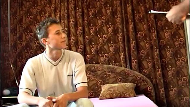 Нил трахается без резинки с полицейским Деннисом - Деннис и Неил