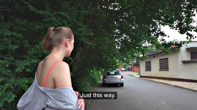 Tattooed leggings-wearing runner get their trimmed pussy pounded outdoors