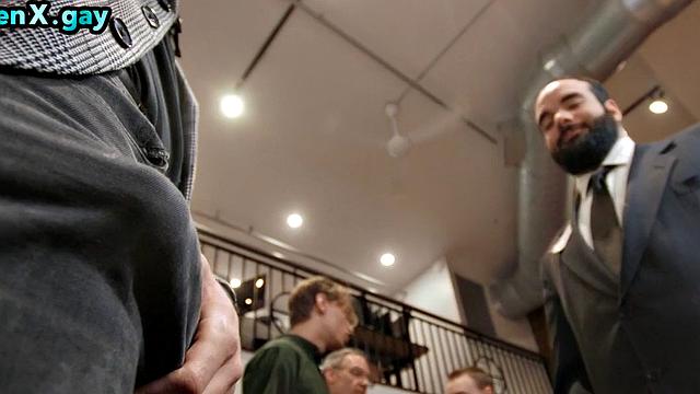 Вечеринка удалась: твинг сперва застукал, потом отжарил без гондона